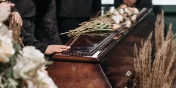 «Estoy vivo»: joven de 22 años apareció en su propio funeral