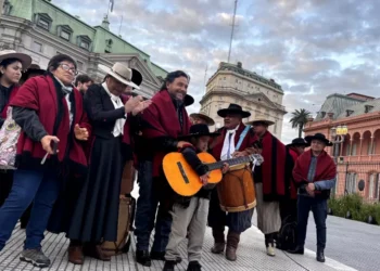Sáenz reclamó frente a Casa Rosada las obras pendientes para Salta: “Argentina no empieza y termina en Buenos Aires”