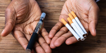El negocio del cigarrillo entra en crisis: las tabacaleras apuestan al futuro con vapeadores y tabaco calentado