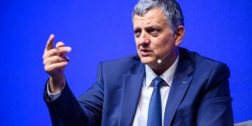 ⚡ Guerra interna en YPF: tensiones por la venta de Manantiales Behr