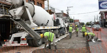Obras en el centro: La Municipalidad avanza con la renovación de calzada en la Avenida Jujuy
