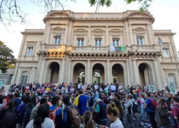 🏥 Emergencia en el Bonaparte: denuncian vaciamiento, renuncias y falta de medicamentos
