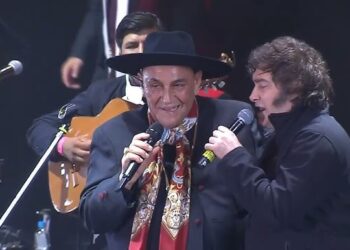 Milei canta mientras el país se hunde: el Presidente de fiesta en Jesús María en pleno ajuste brutal