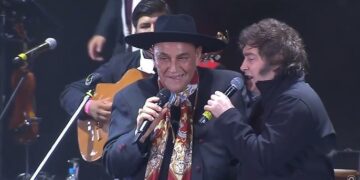 Milei canta mientras el país se hunde: el Presidente de fiesta en Jesús María en pleno ajuste brutal