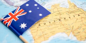 Australia convierte la inmigración en motor económico, mientras Europa enfrenta tensiones y crisis sociales