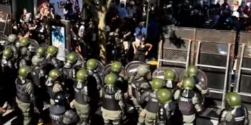 Incidentes en las inmediaciones del Congreso: manifestantes se enfrentaron con la Policía