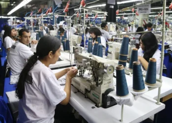 🧵 Emergencia textil: 20.000 despidos y 300 cierres desde la asunción de Mile