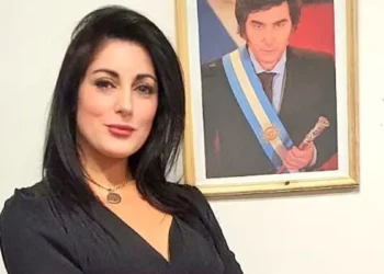 🎄 El insólito error navideño de la diputada libertaria Juliana Santillán que se volvió vira