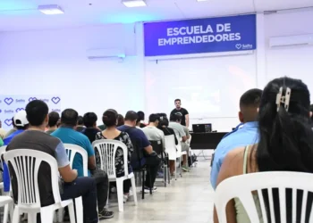 Salteños se capacitan en el manejo de drones para ampliar sus oportunidades laborales