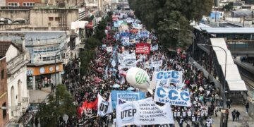 💸 Movimientos sociales reclaman un salario mínimo digno