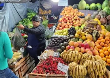 El Mercado San Miguel renueva sus ofertas: frutillas y pimientos a precios accesibles