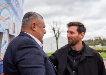 ⚽ Messi se muestra junto a Chiqui Tapia tras la denuncia de Bullrich