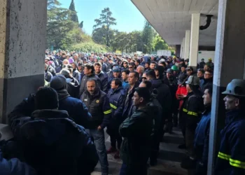 🔧 San Nicolás se moviliza: metalúrgicos en paro por despidos y salarios de miseria