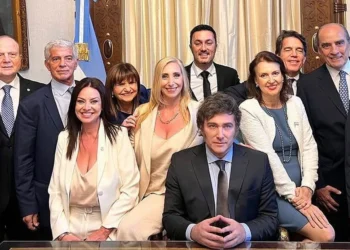📉 Economistas exigen giro estratégico y renovación del Gabinete tras el revés electoral