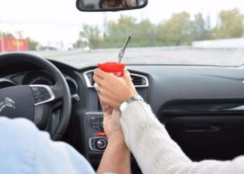 🚗🧉 Mendoza y Córdoba: elevadas multas por tomar mate al volante