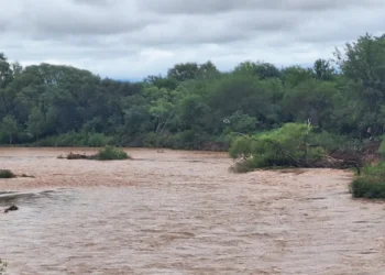 El Galpón: La crecida del río Juramento obliga a extremar precauciones