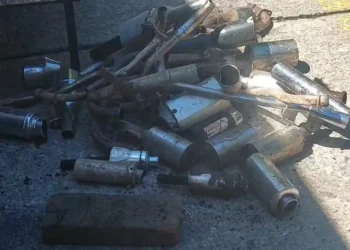 Metán: Destruyen caños de escape de motos que generan ruidos