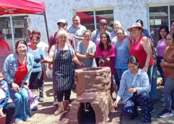 El Galpón: Talleristas de cerámica construyeron su primer horno comunitario