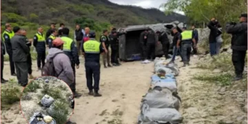 El Tala: Continúa la ola narco, vuelca una camioneta con 120 kilos de marihuana