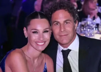 Pampita y Benjamín Vicuña coincidieron en una gala solidaria y sorprendieron con una foto familiar ampliada