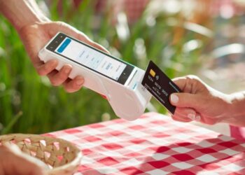 Caída del crédito al consumo: alerta por morosidad récord en las familias