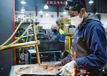 📰La clase media argentina enfrenta una crisis de identidad y subsistencia, según un nuevo informe de la Fundación Pensar.