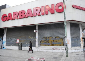 Garbarino al borde de la quiebra: historia de un gigante en caída libre